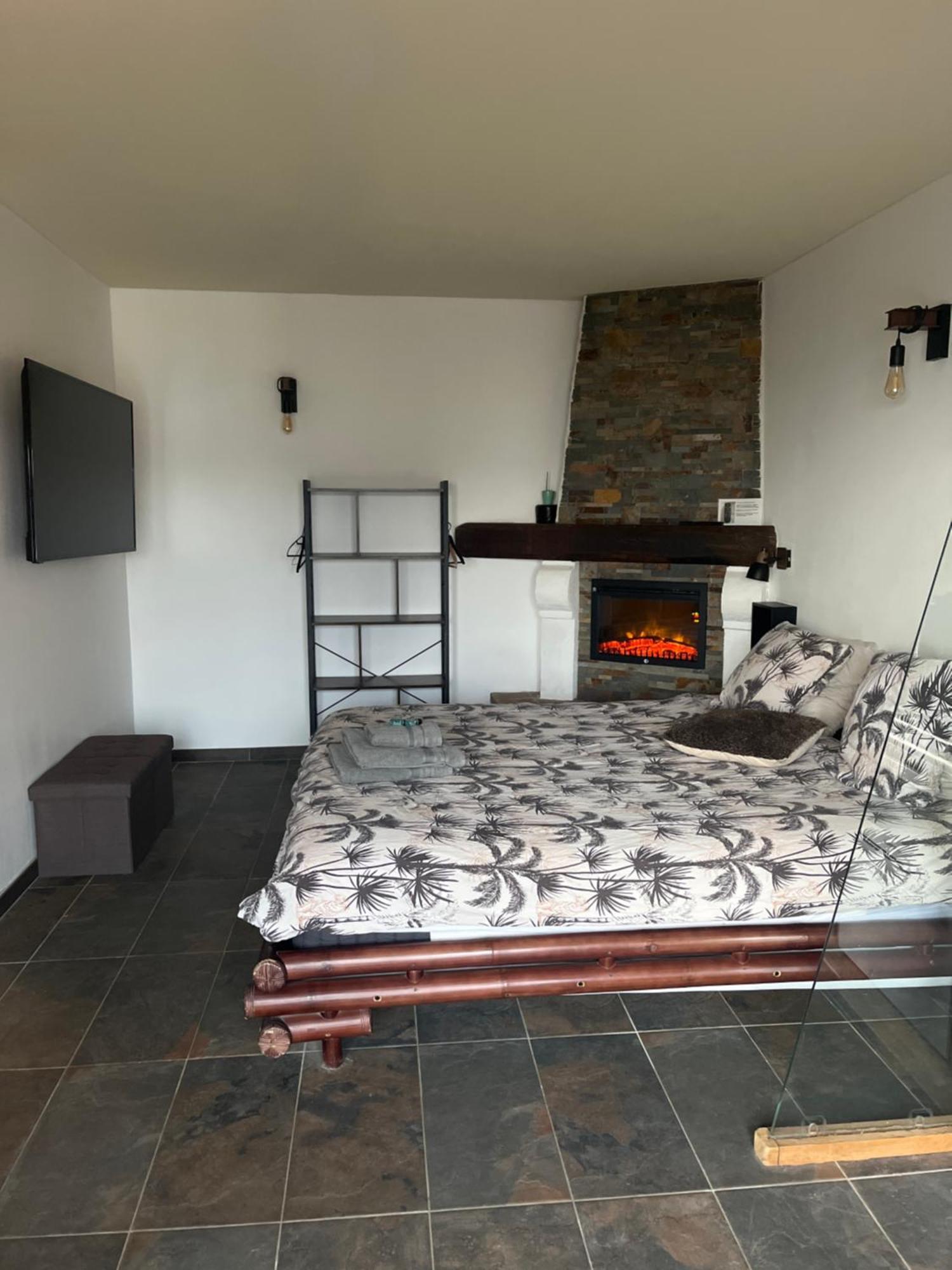 Studio Port Pin Vue Mer, Jacuzzi, Hammam, Parking Prives كاسيس المظهر الخارجي الصورة